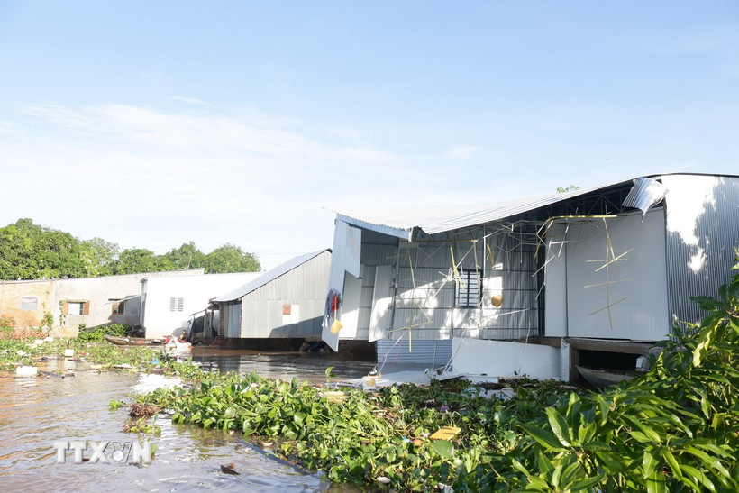 Đồng Tháp: 6 căn nhà bị sạt lở xuống sông Tiền